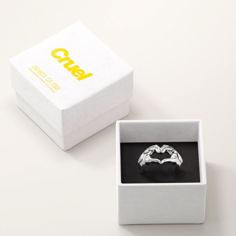 Cruel Pancake Silver Heart Hands Ring